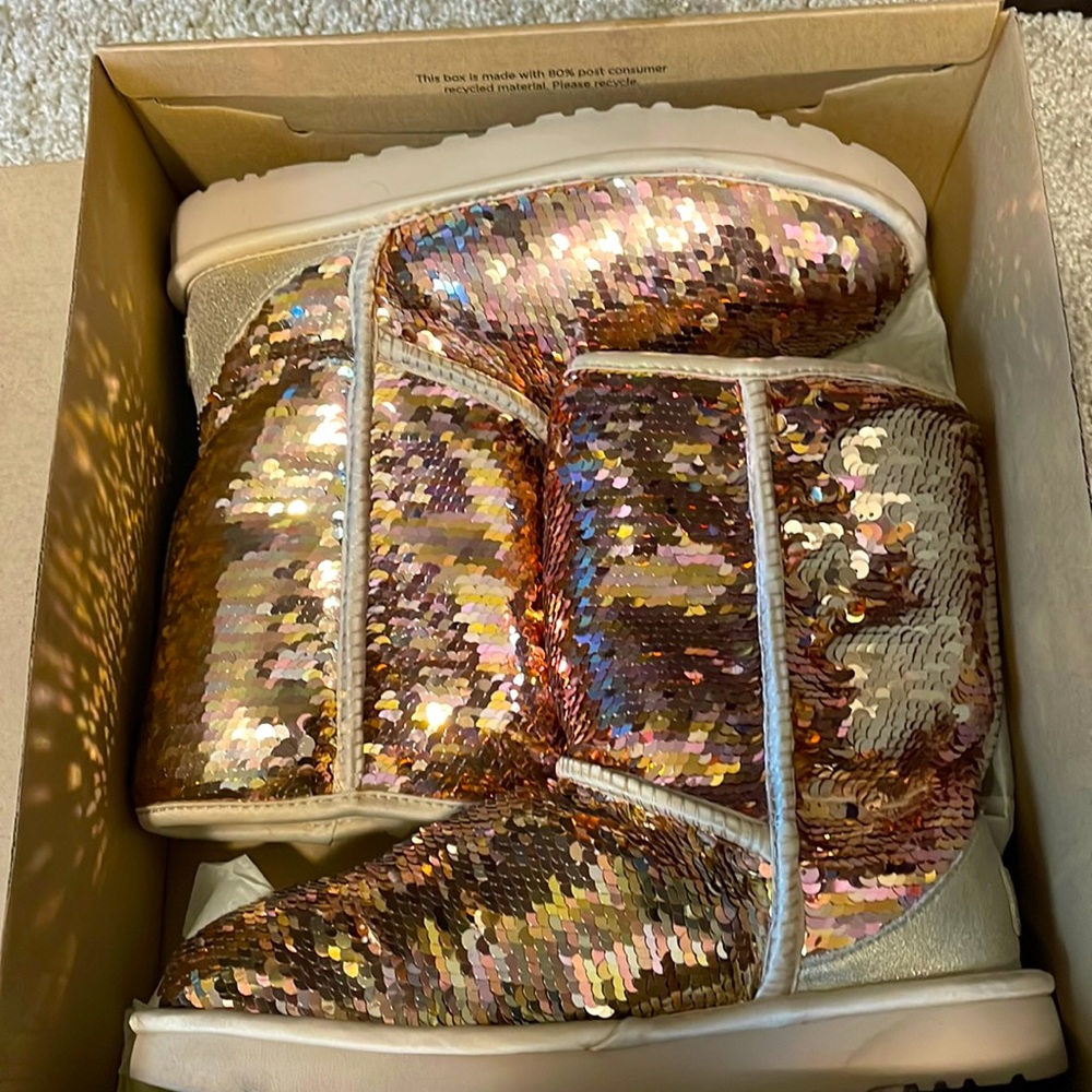 Ugg classic short sequin boot. Gold. Size 7.